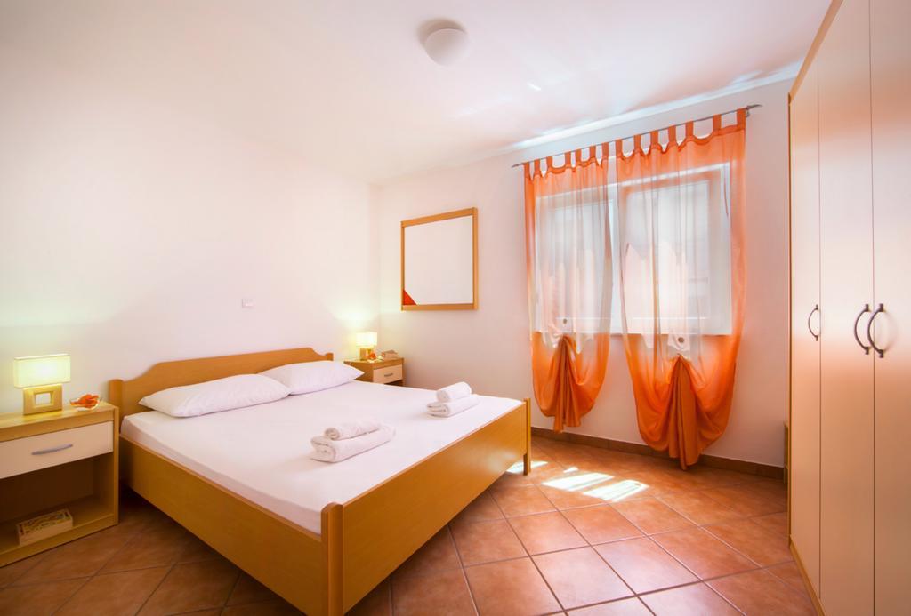 Apartments Villa Dorida Komarna Zimmer foto